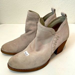 Sam Edelman light gray zip up ankle boots size 6.5